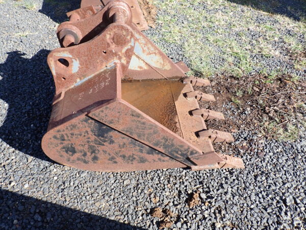 Excavator digging bucket 700mm