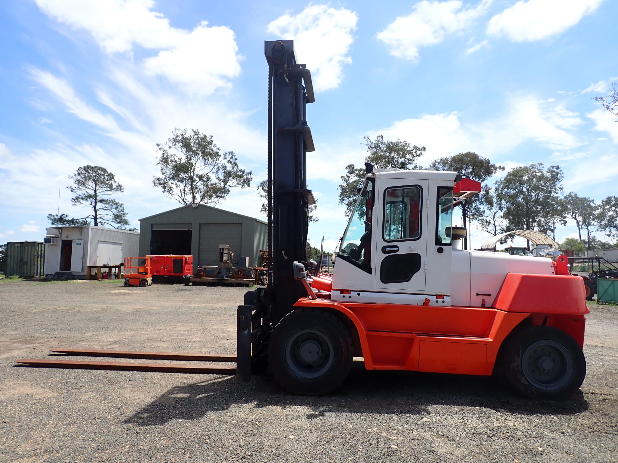 Forklift 11 ton Crown - Image 2